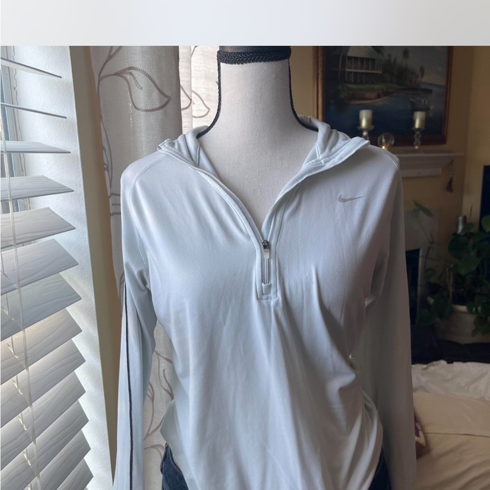 Nike Women's Light Gray Hoodie Sweatshirt